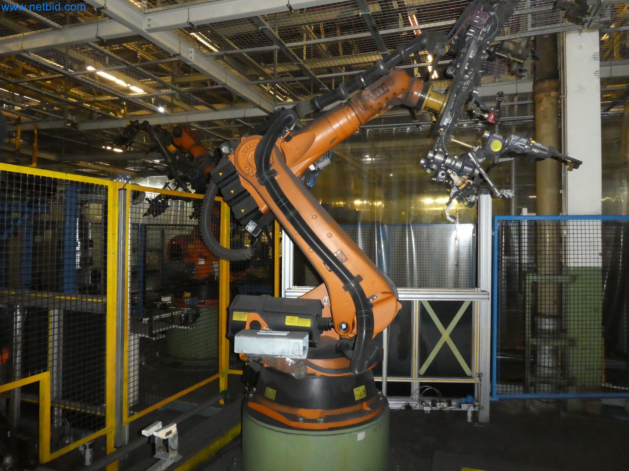 Robots, welding equipment and assembly accessories from the automotive industry-29