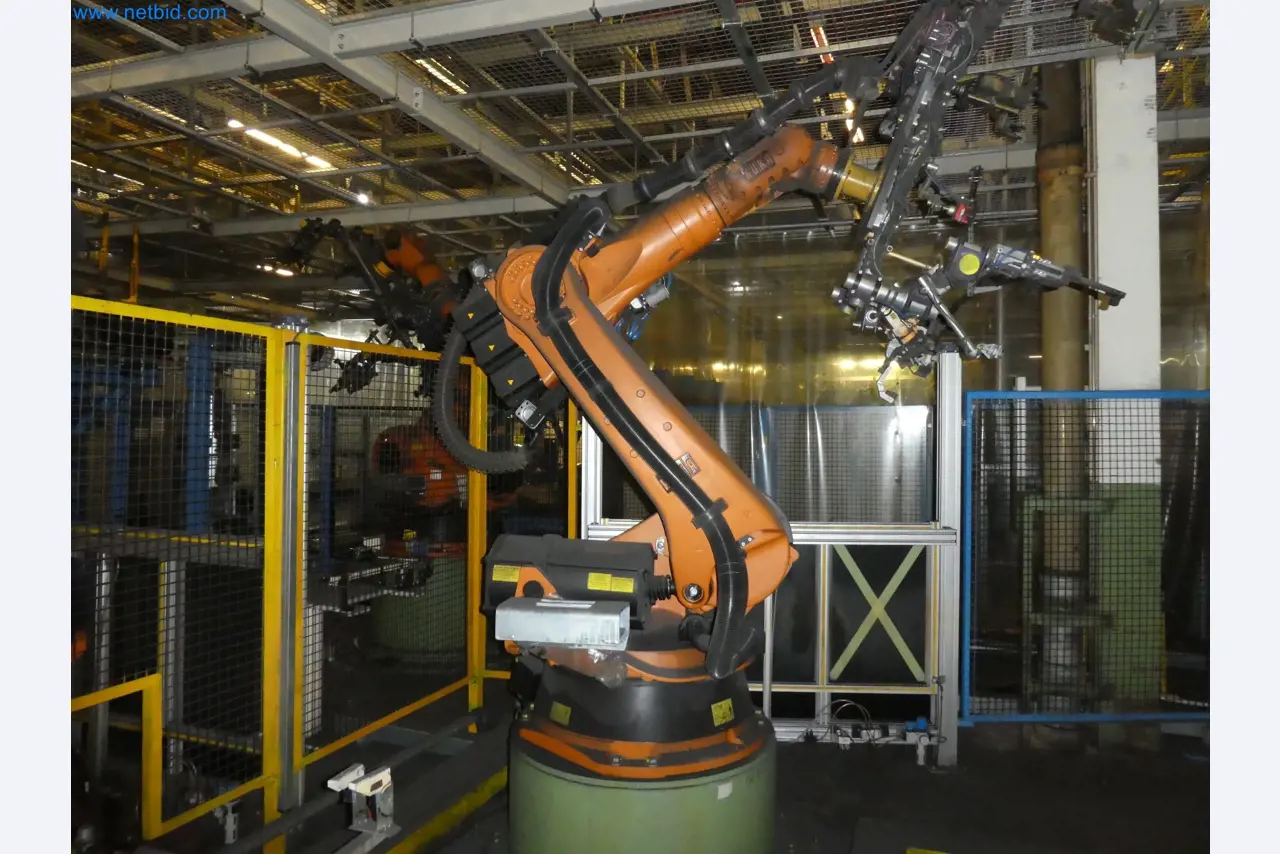 Robots, welding equipment and assembly accessories from the automotive industry-29