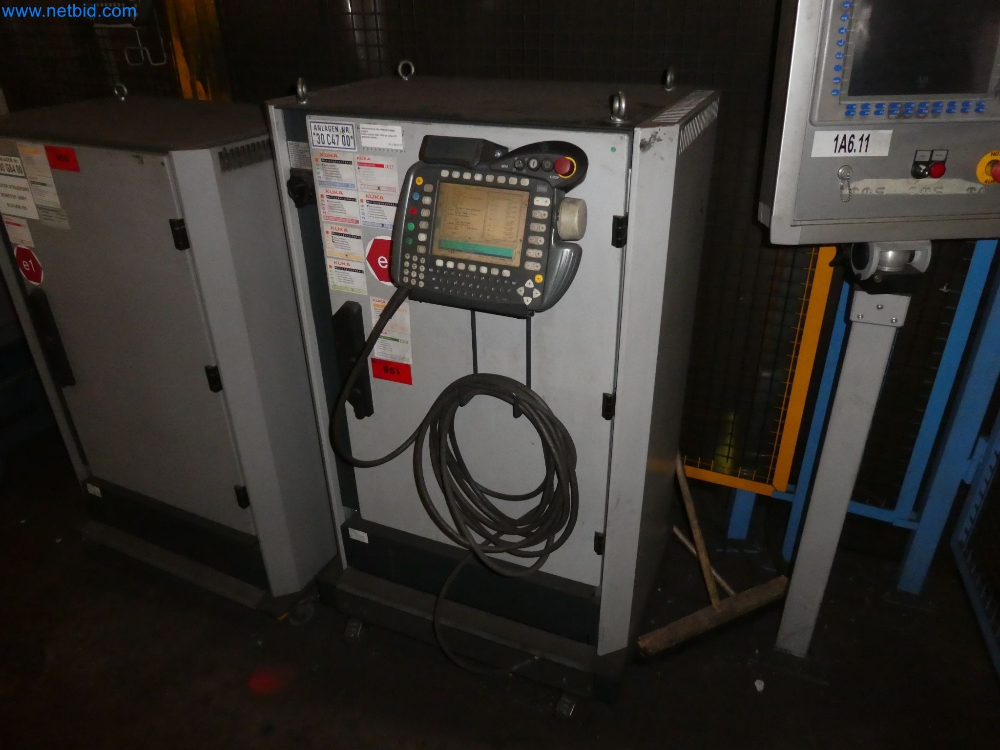 Robots, welding equipment and assembly accessories from the automotive industry-30