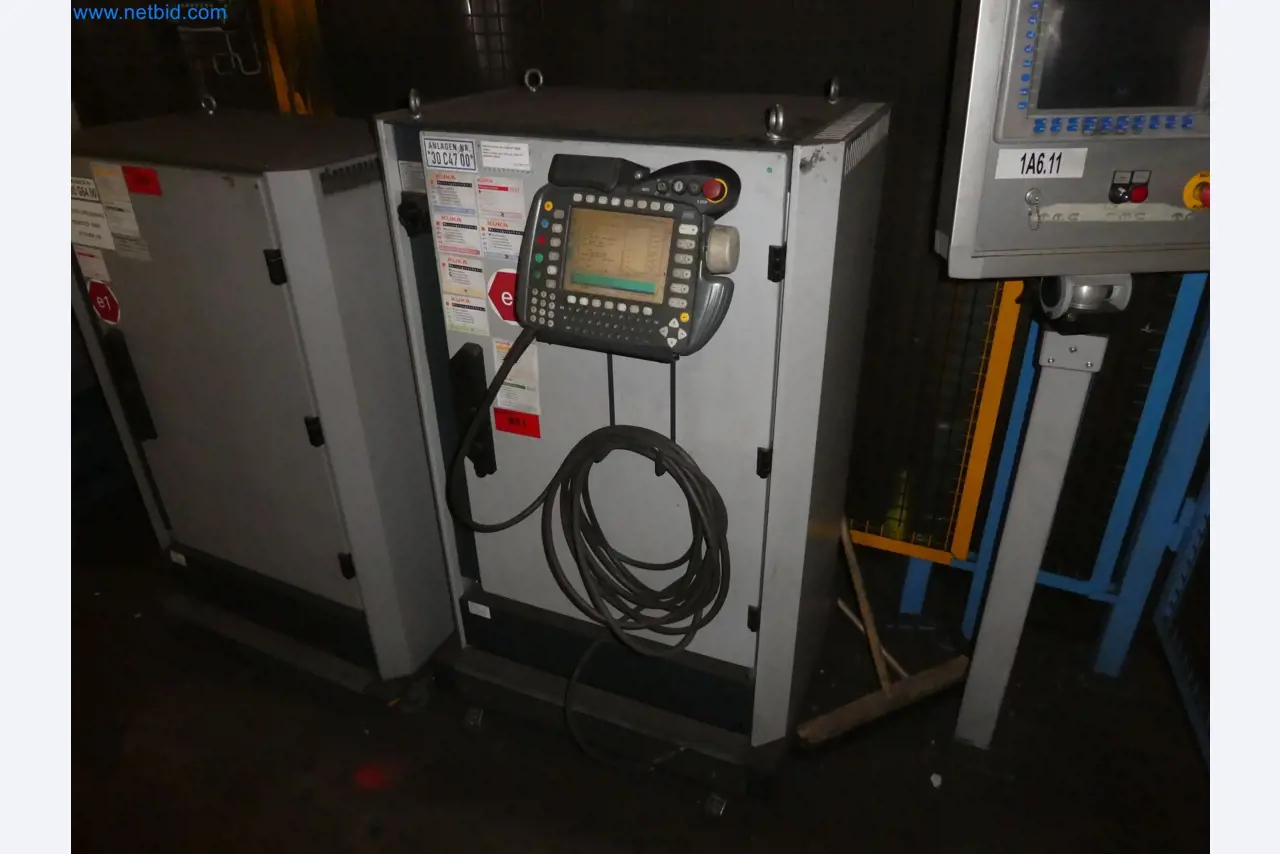 Robots, welding equipment and assembly accessories from the automotive industry-30