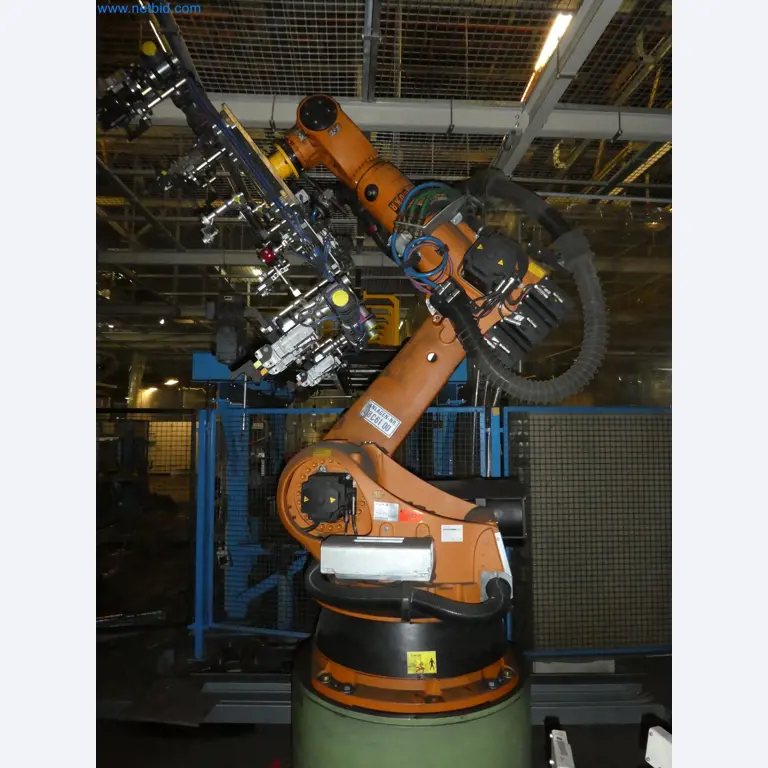 Robots, welding equipment and assembly accessories from the automotive industry-31