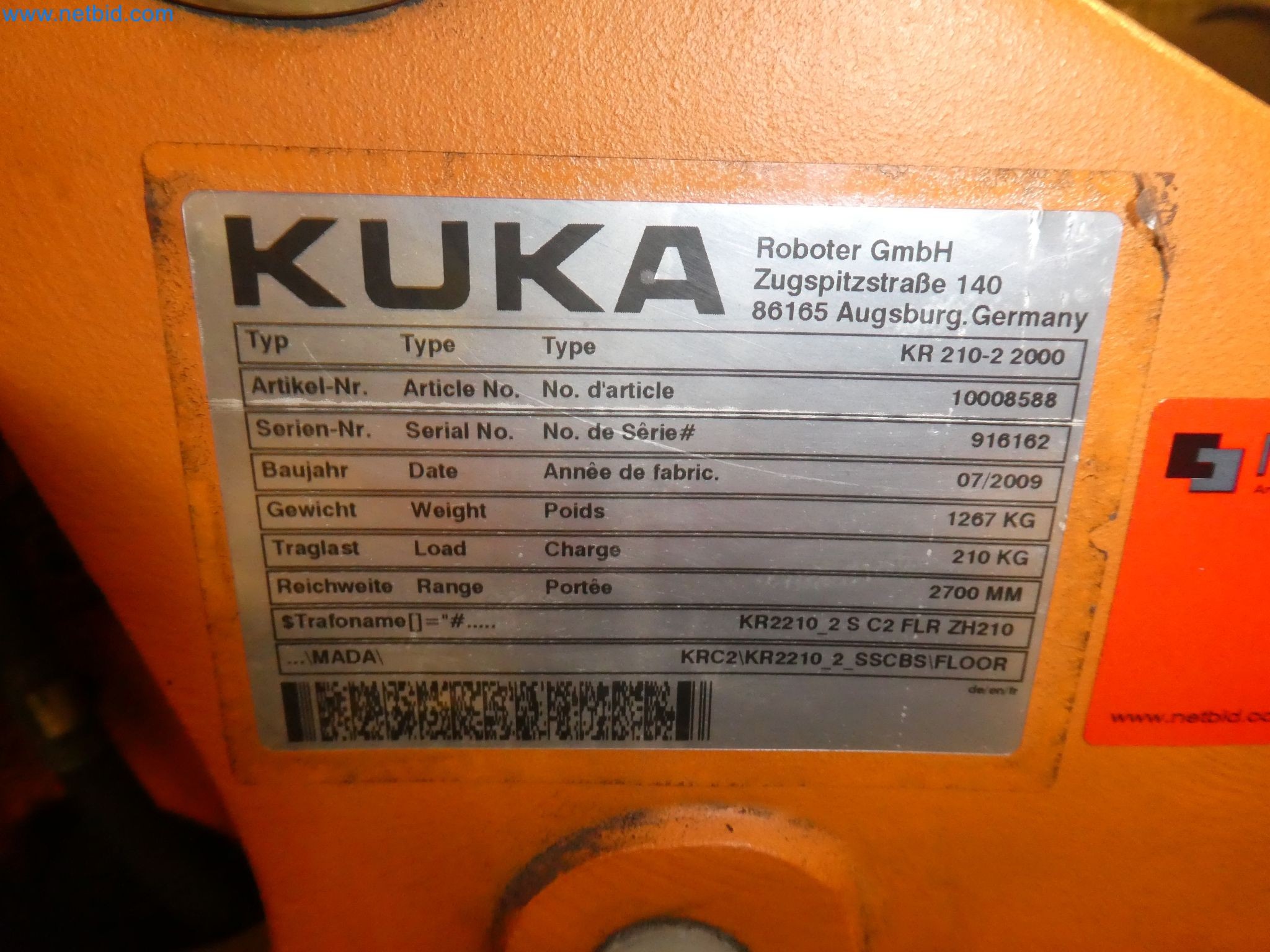 Robots, welding equipment and assembly accessories from the automotive industry-32