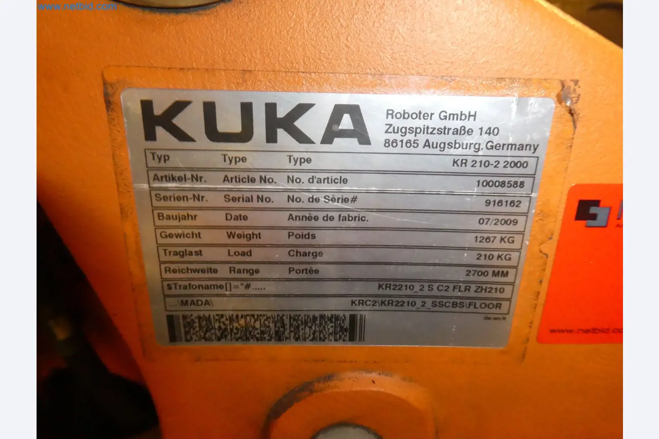 Robots, welding equipment and assembly accessories from the automotive industry-32