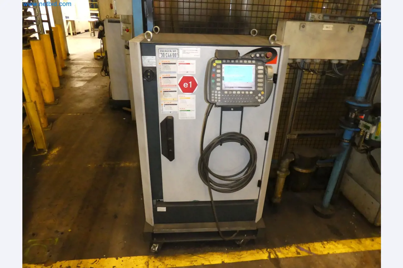 Robots, welding equipment and assembly accessories from the automotive industry-33