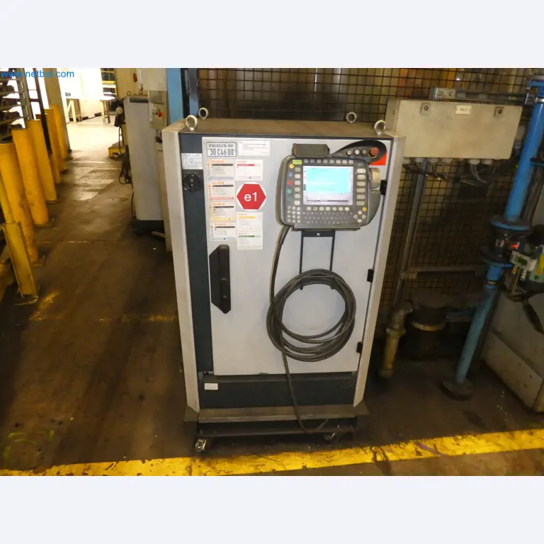 Robots, welding equipment and assembly accessories from the automotive industry-33