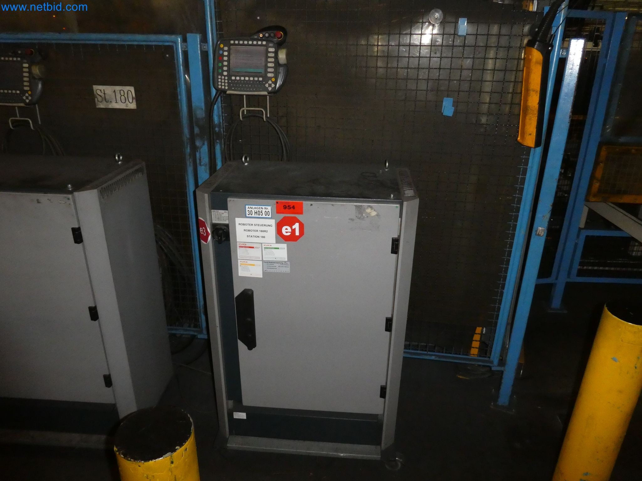 Robots, welding equipment and assembly accessories from the automotive industry-34