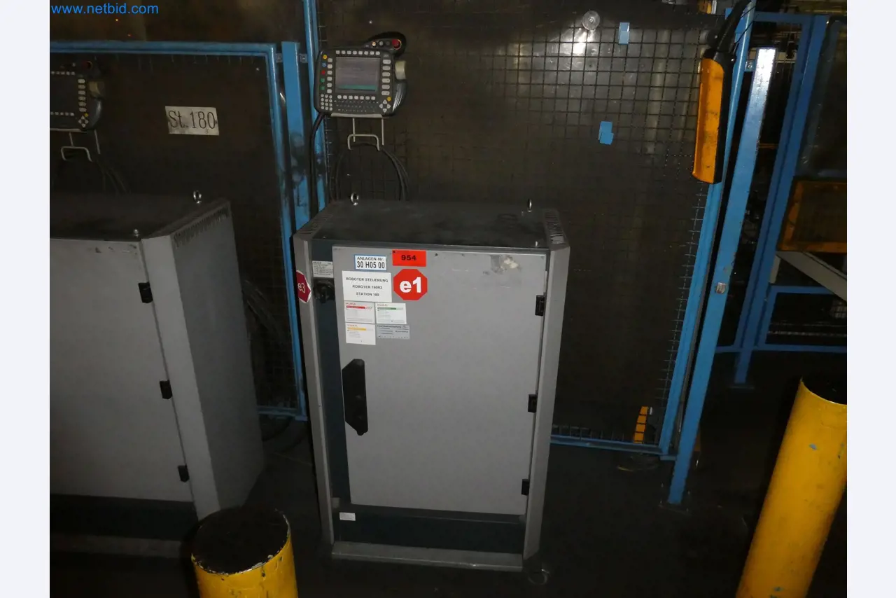 Robots, welding equipment and assembly accessories from the automotive industry-34