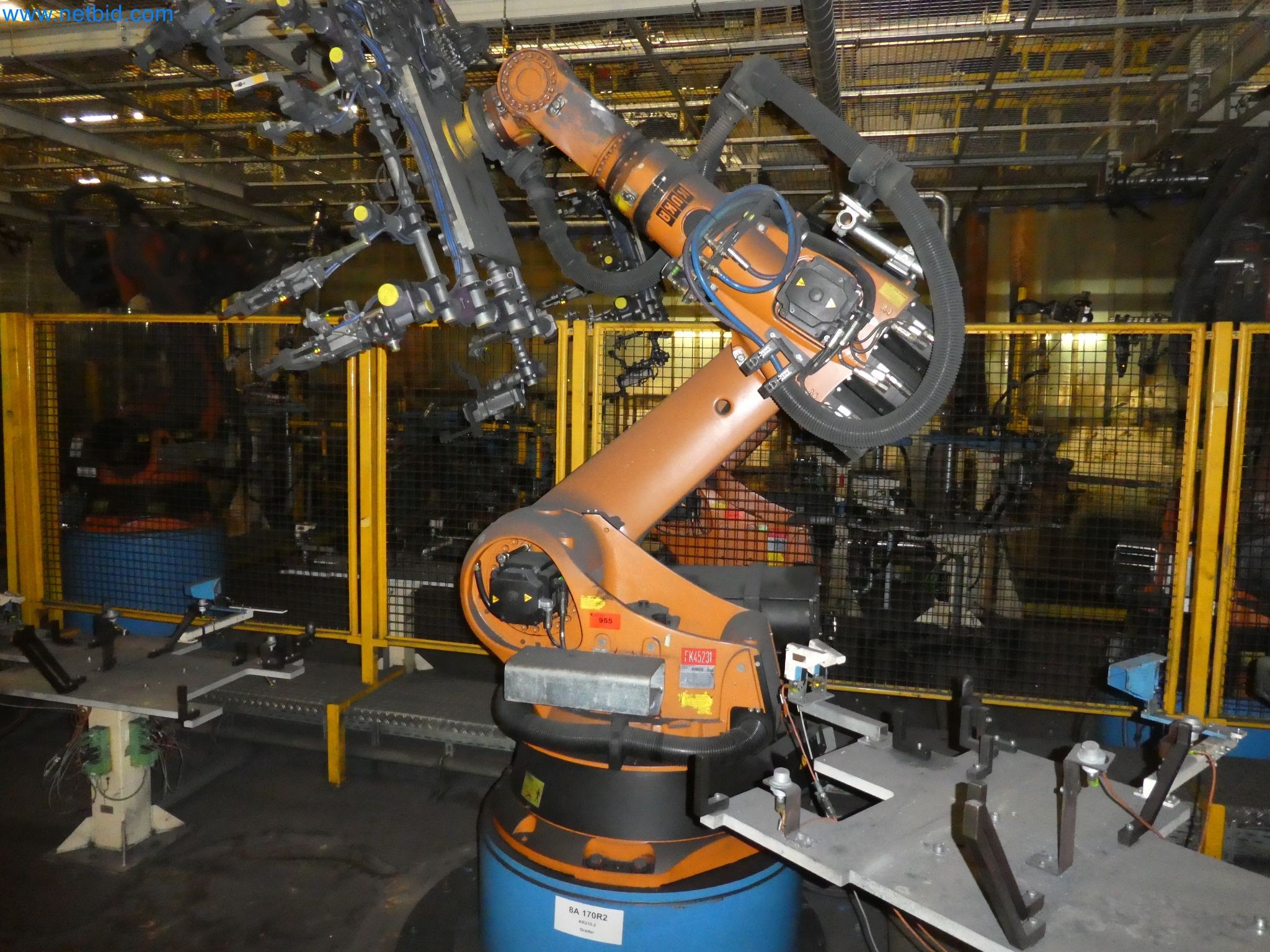Robots, welding equipment and assembly accessories from the automotive industry-37