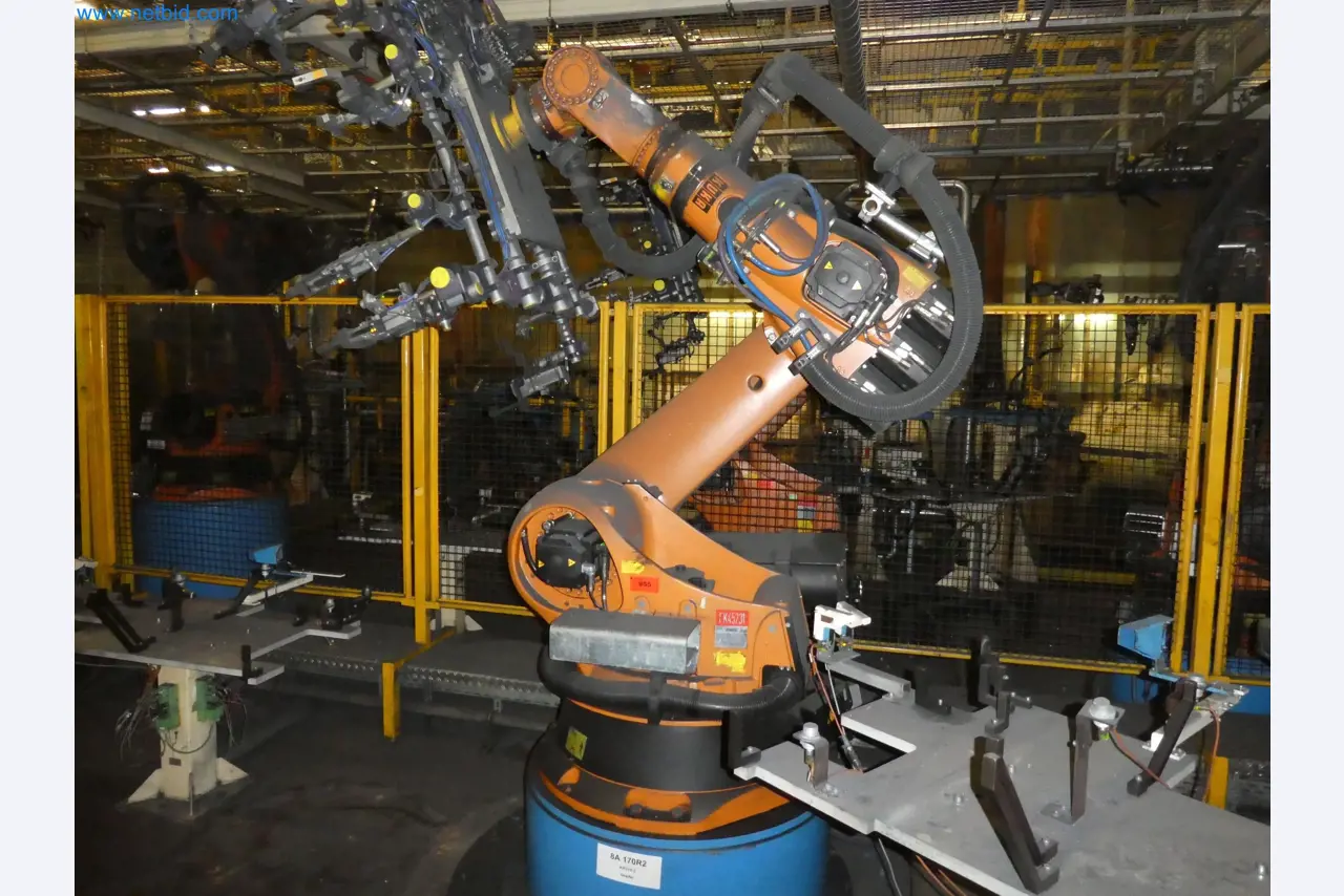 Robots, welding equipment and assembly accessories from the automotive industry-37