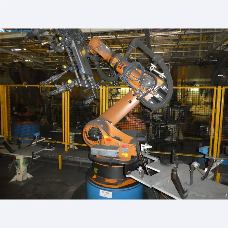Robots, welding equipment and assembly accessories from the automotive industry-37