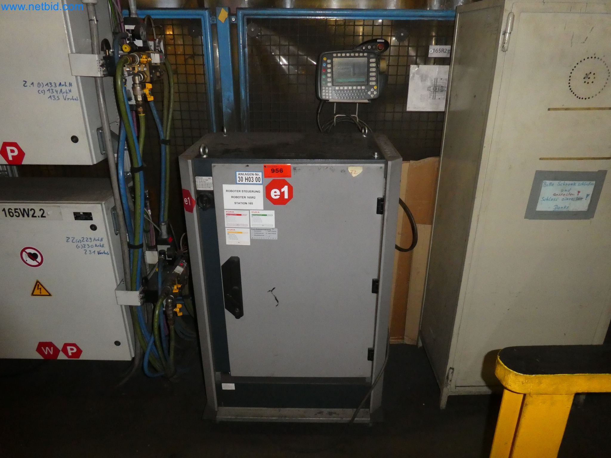 Robots, welding equipment and assembly accessories from the automotive industry-41