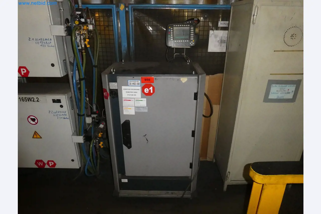 Robots, welding equipment and assembly accessories from the automotive industry-41