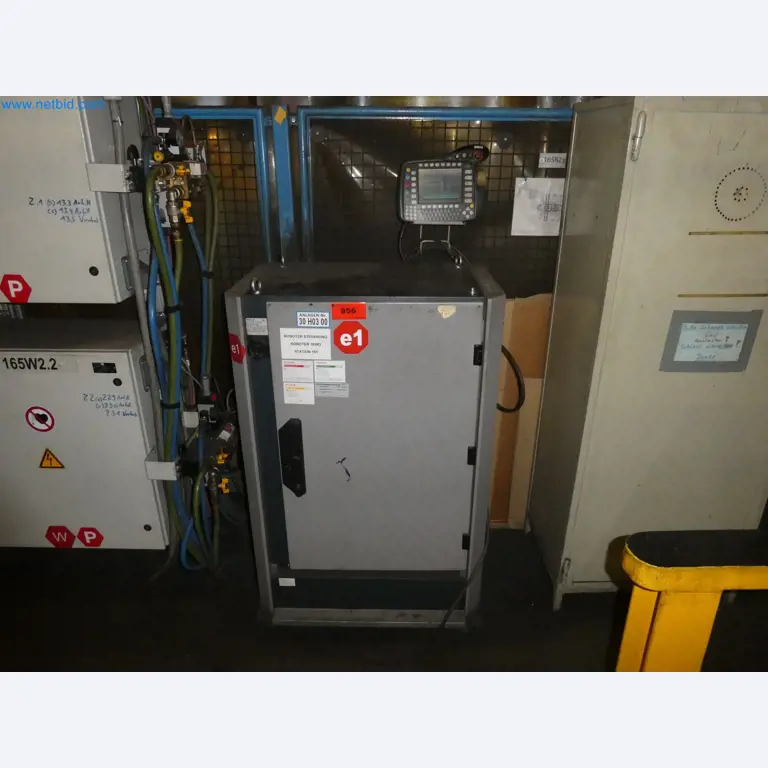 Robots, welding equipment and assembly accessories from the automotive industry-41