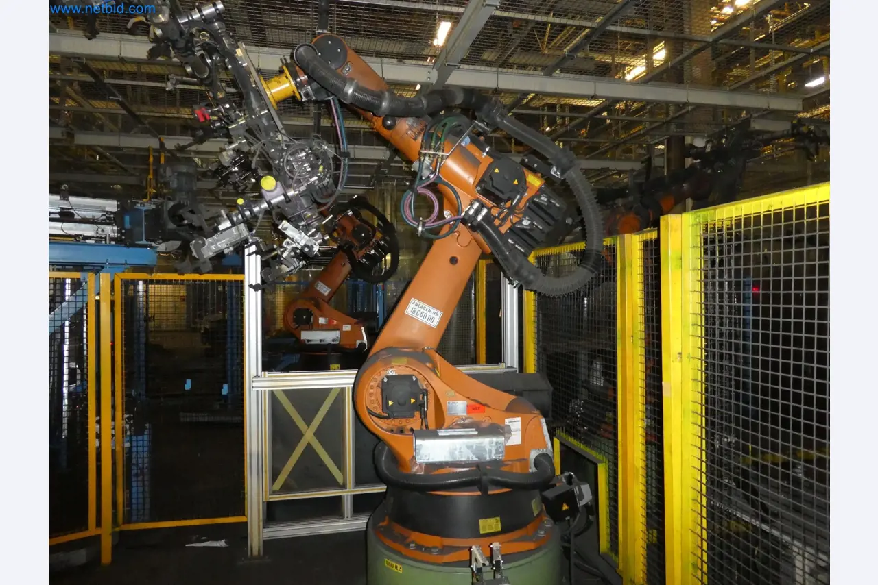 Robots, welding equipment and assembly accessories from the automotive industry-42