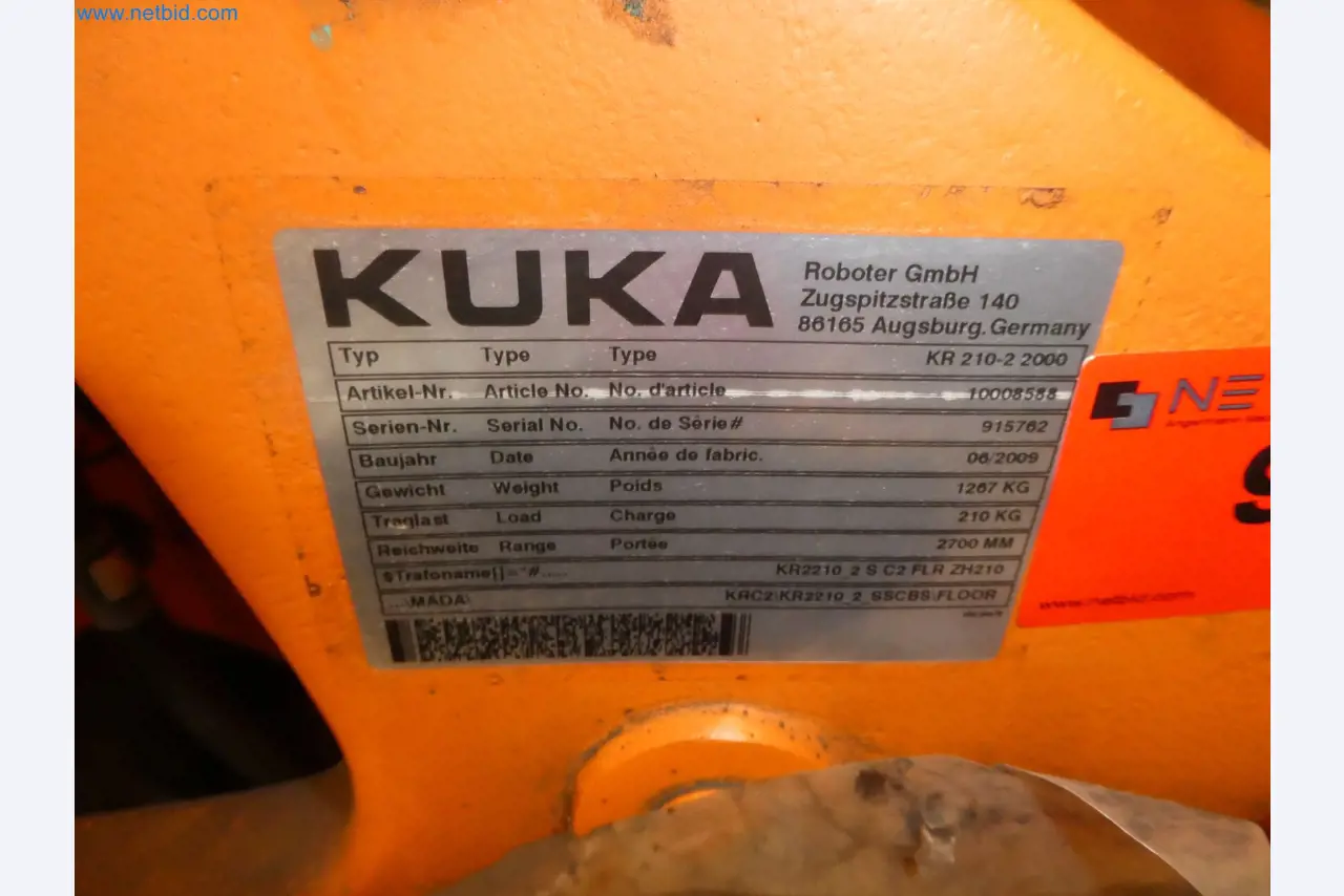 Robots, welding equipment and assembly accessories from the automotive industry-43