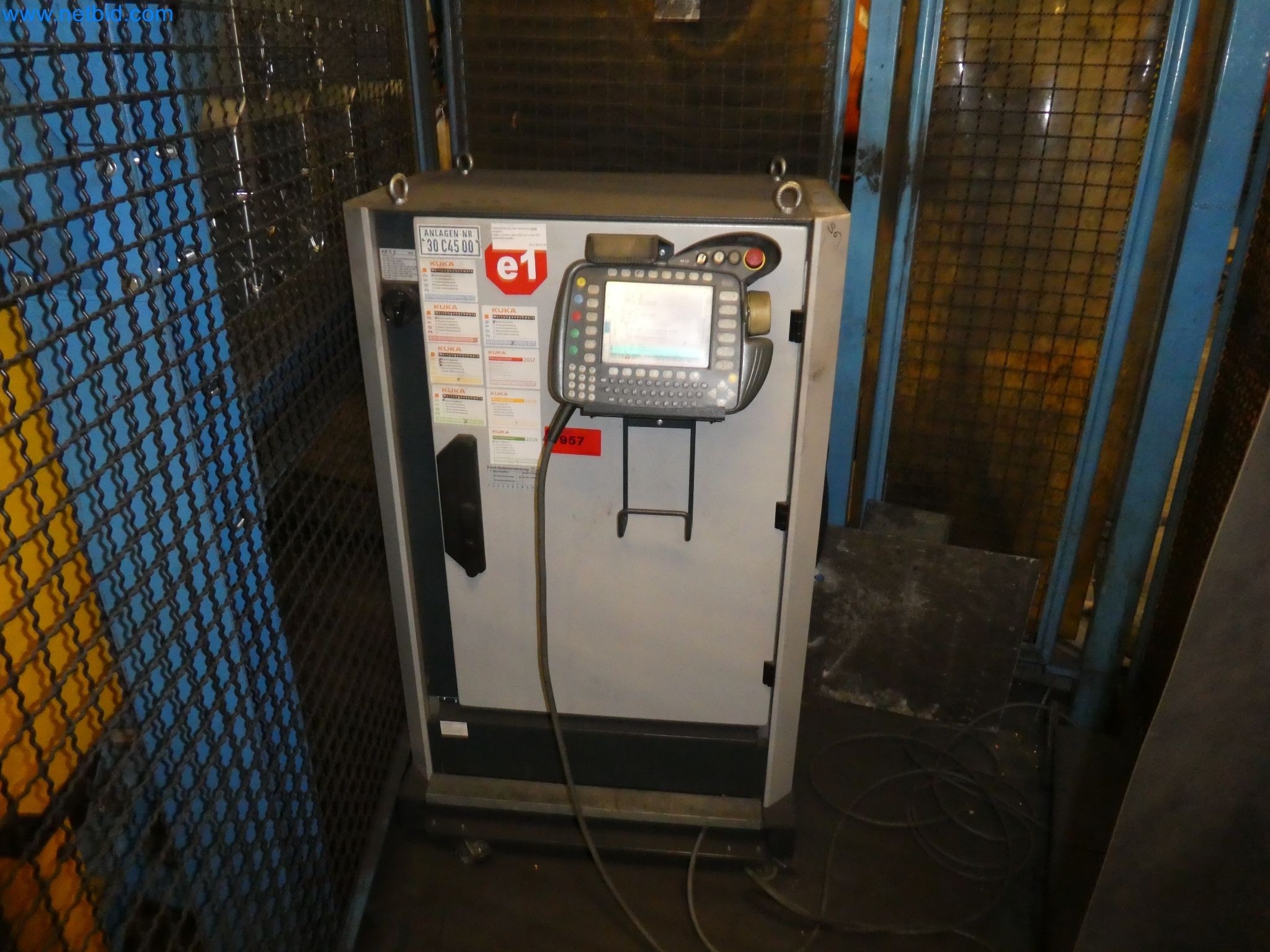 Robots, welding equipment and assembly accessories from the automotive industry-44