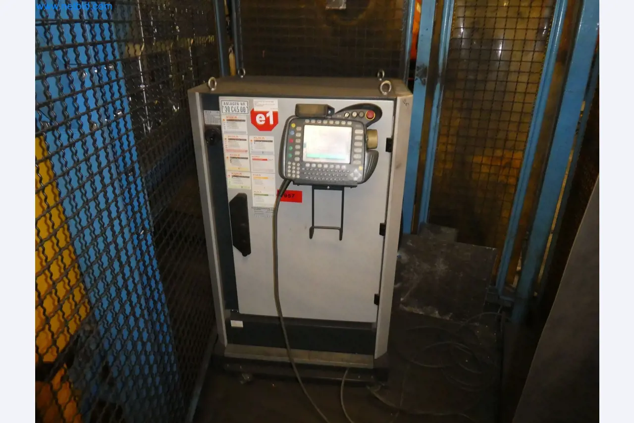 Robots, welding equipment and assembly accessories from the automotive industry-44