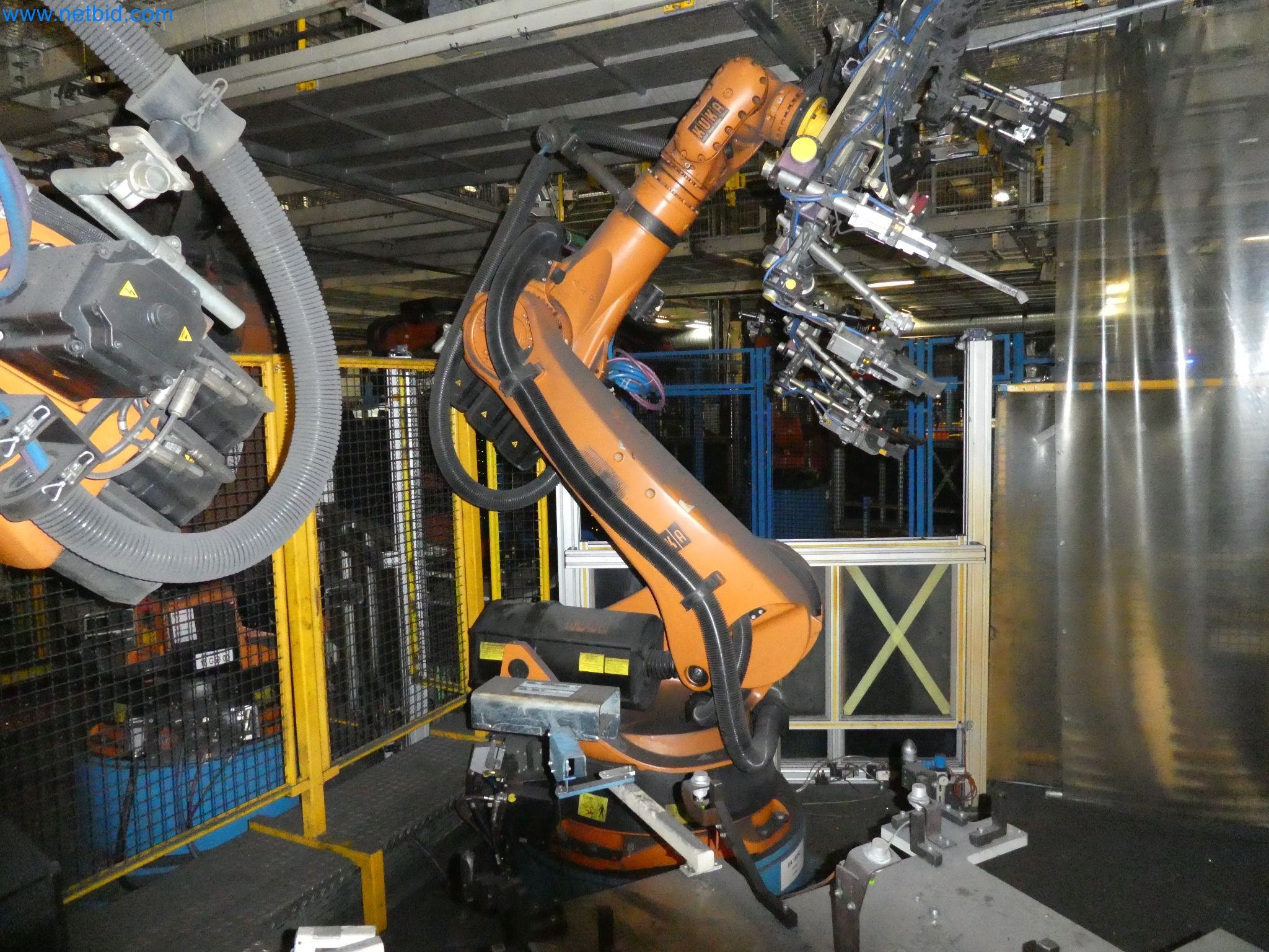 Robots, welding equipment and assembly accessories from the automotive industry-45