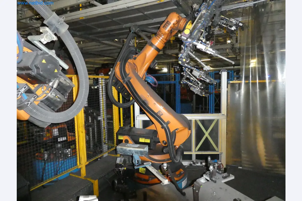 Robots, welding equipment and assembly accessories from the automotive industry-45