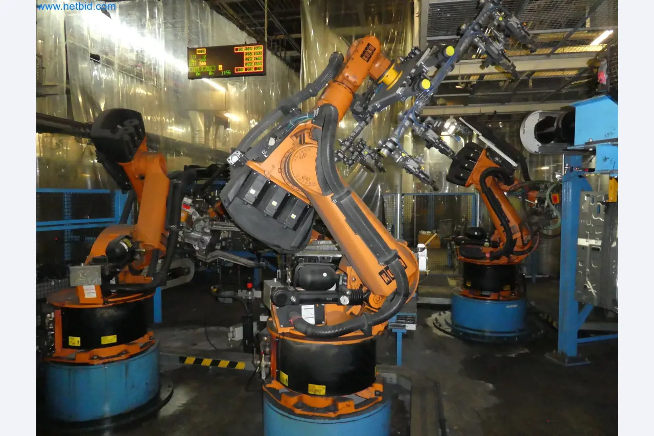 Robots, welding equipment and assembly accessories from the automotive industry-46