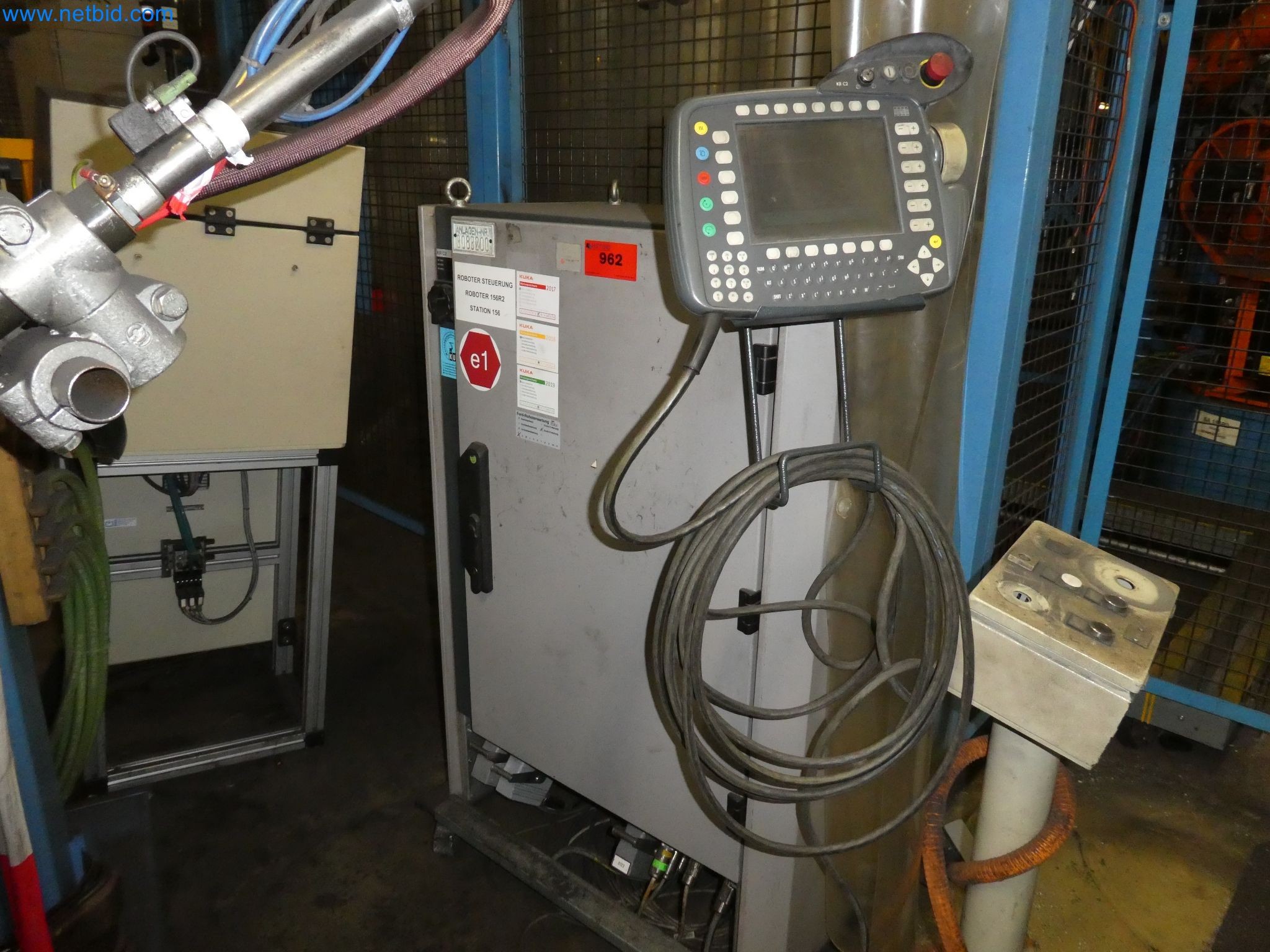 Robots, welding equipment and assembly accessories from the automotive industry-47