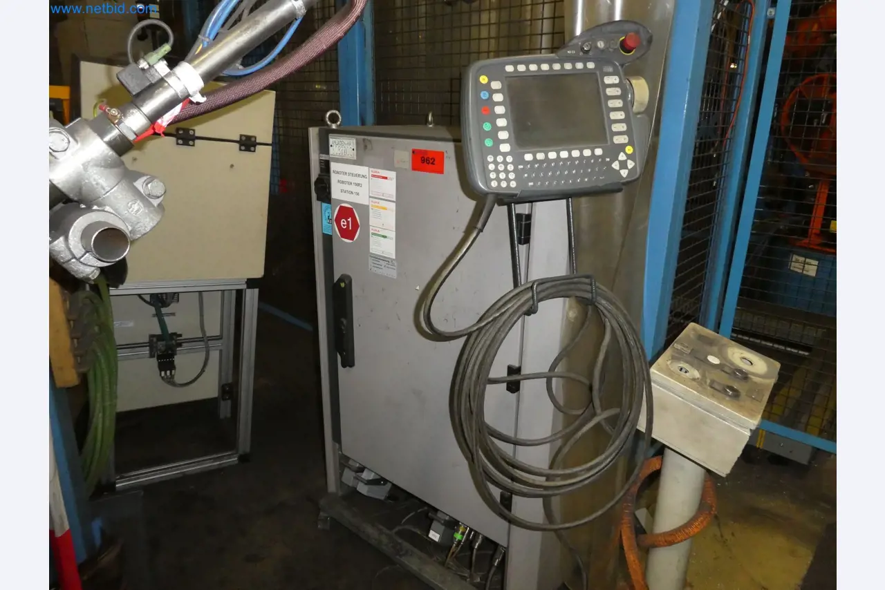 Robots, welding equipment and assembly accessories from the automotive industry-47