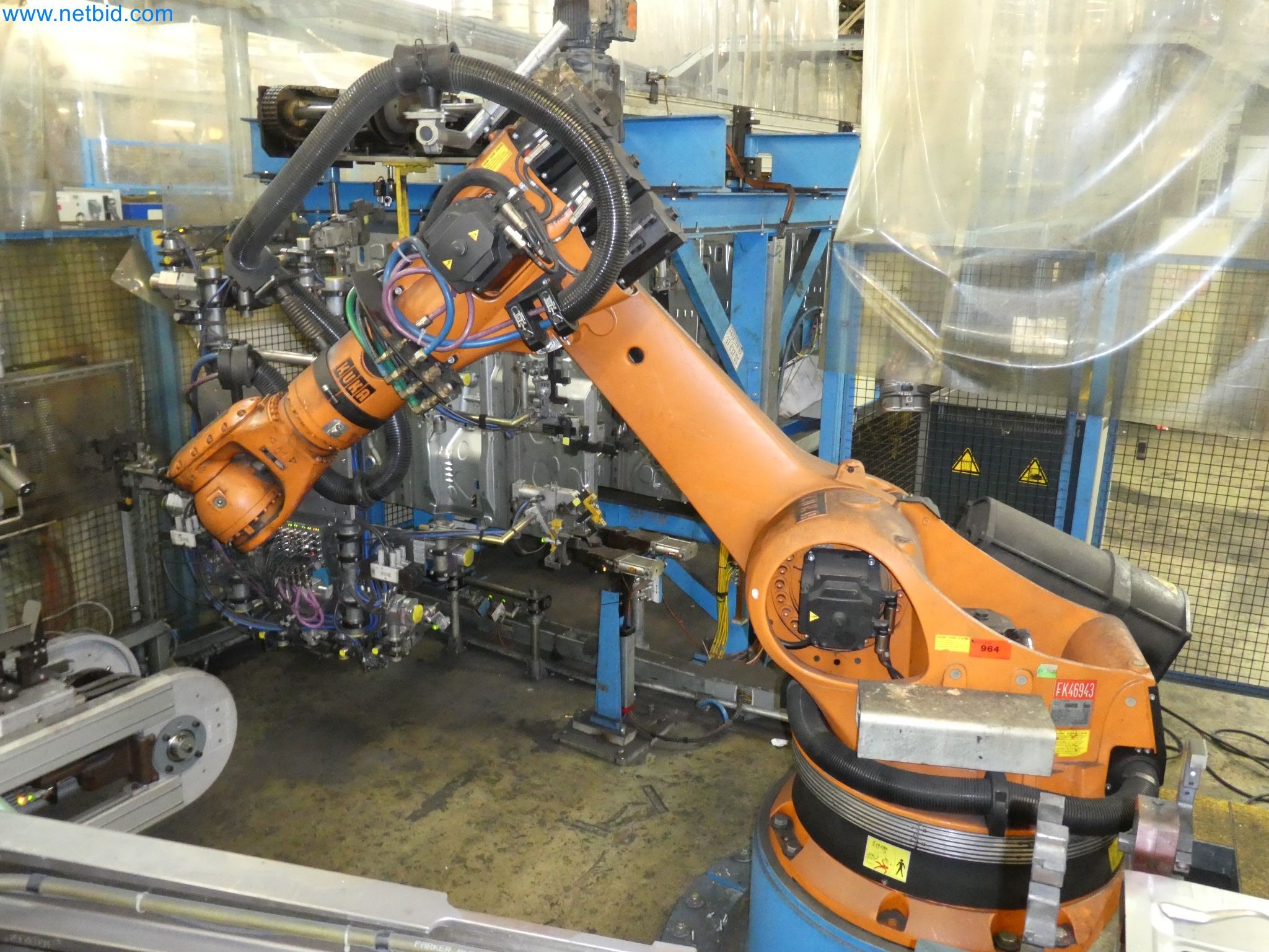 Robots, welding equipment and assembly accessories from the automotive industry-48