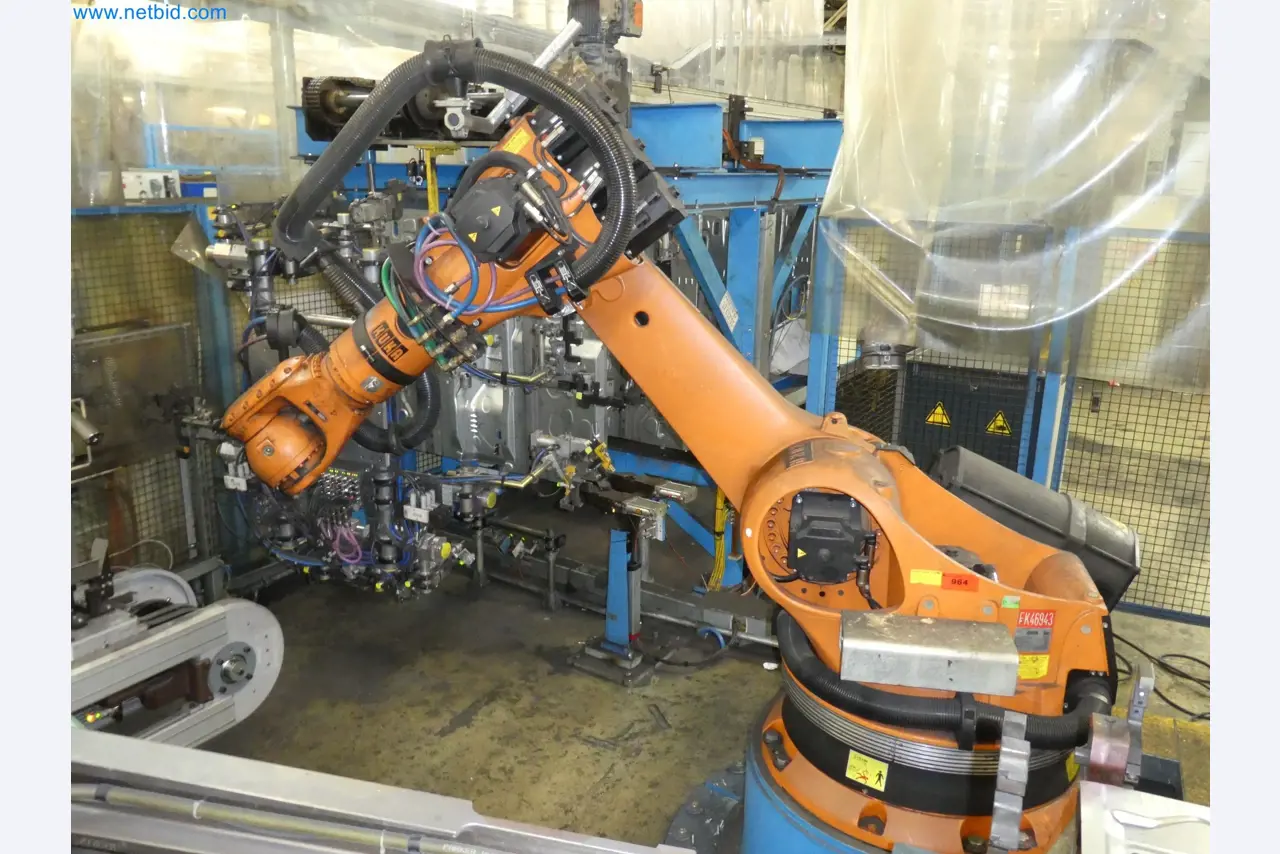 Robots, welding equipment and assembly accessories from the automotive industry-48