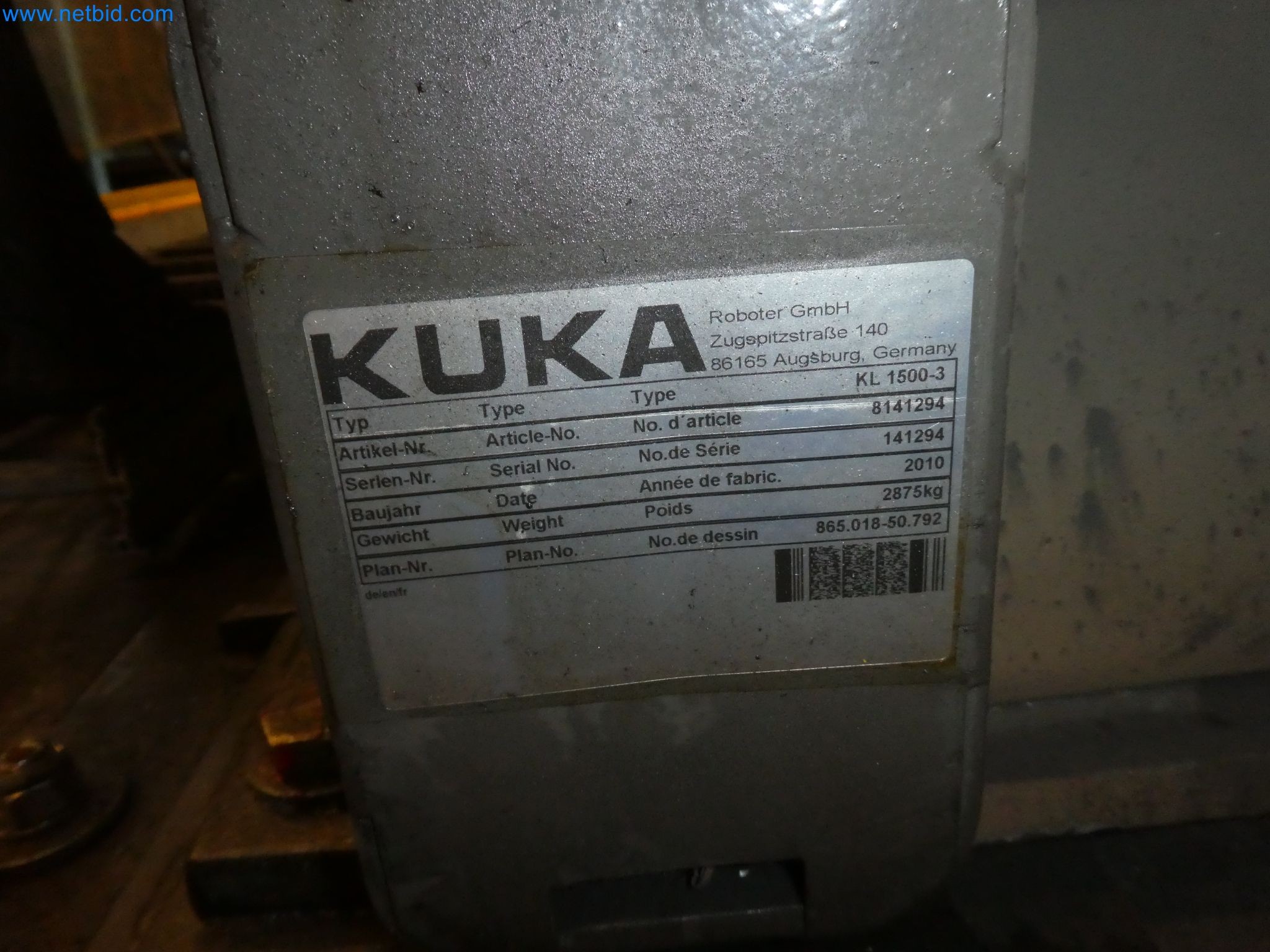 Robots, welding equipment and assembly accessories from the automotive industry-4