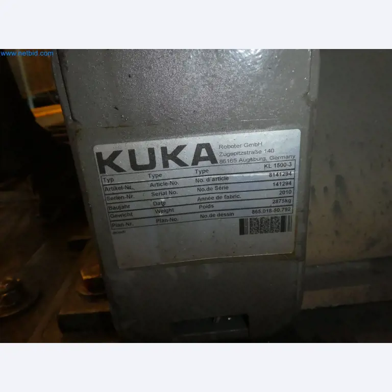 Robots, welding equipment and assembly accessories from the automotive industry-4