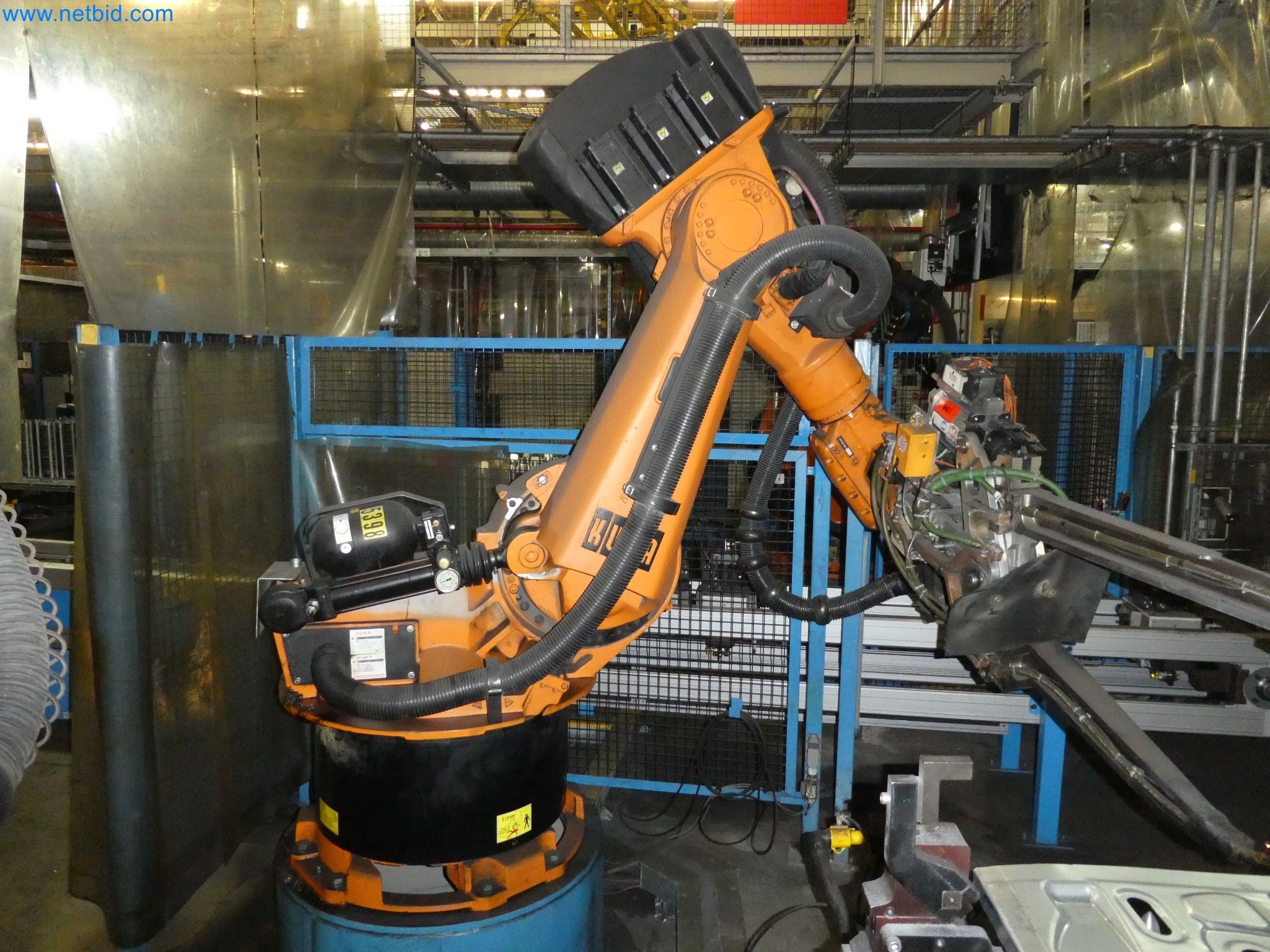 Robots, welding equipment and assembly accessories from the automotive industry-50