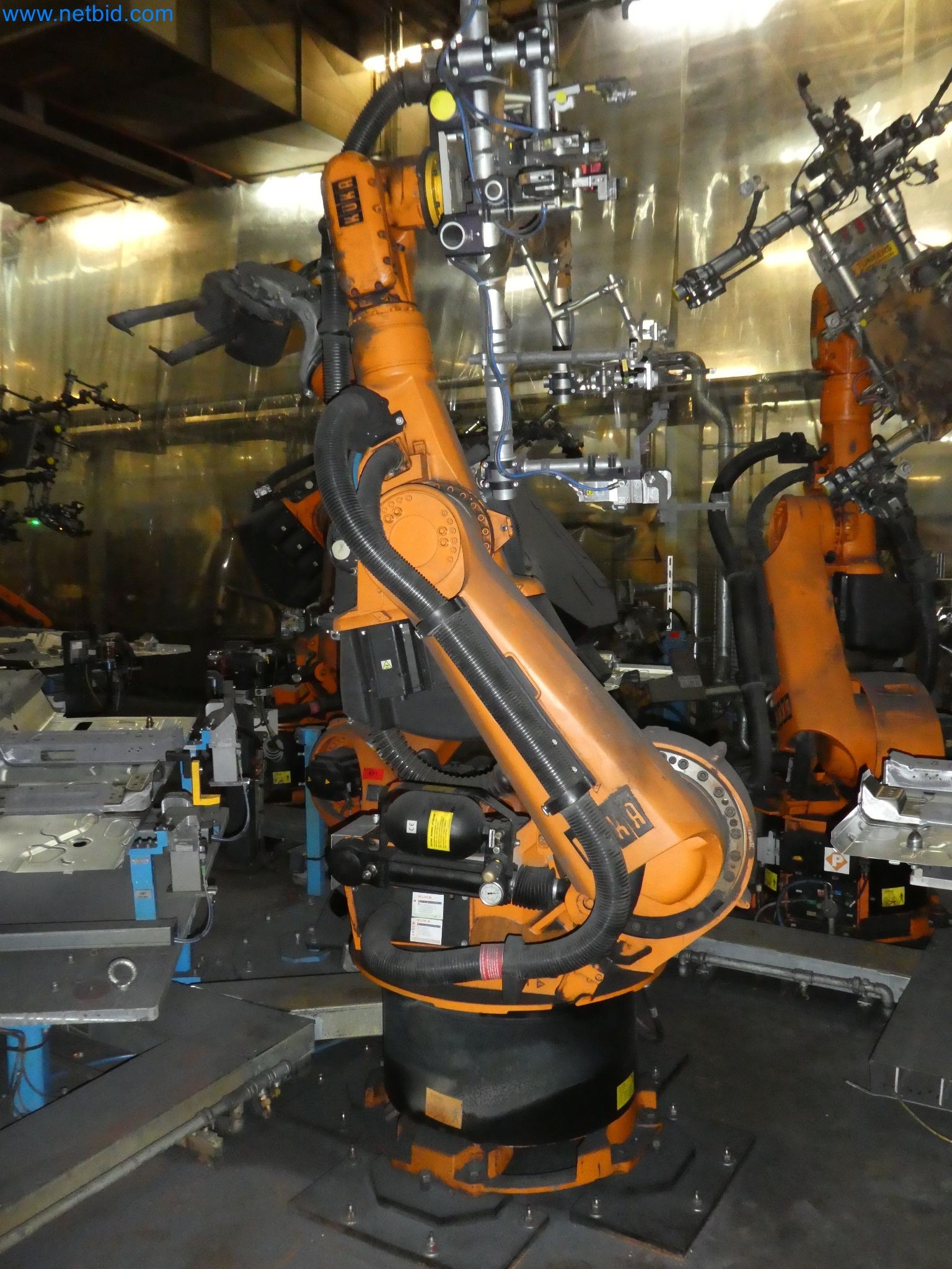 Robots, welding equipment and assembly accessories from the automotive industry-53