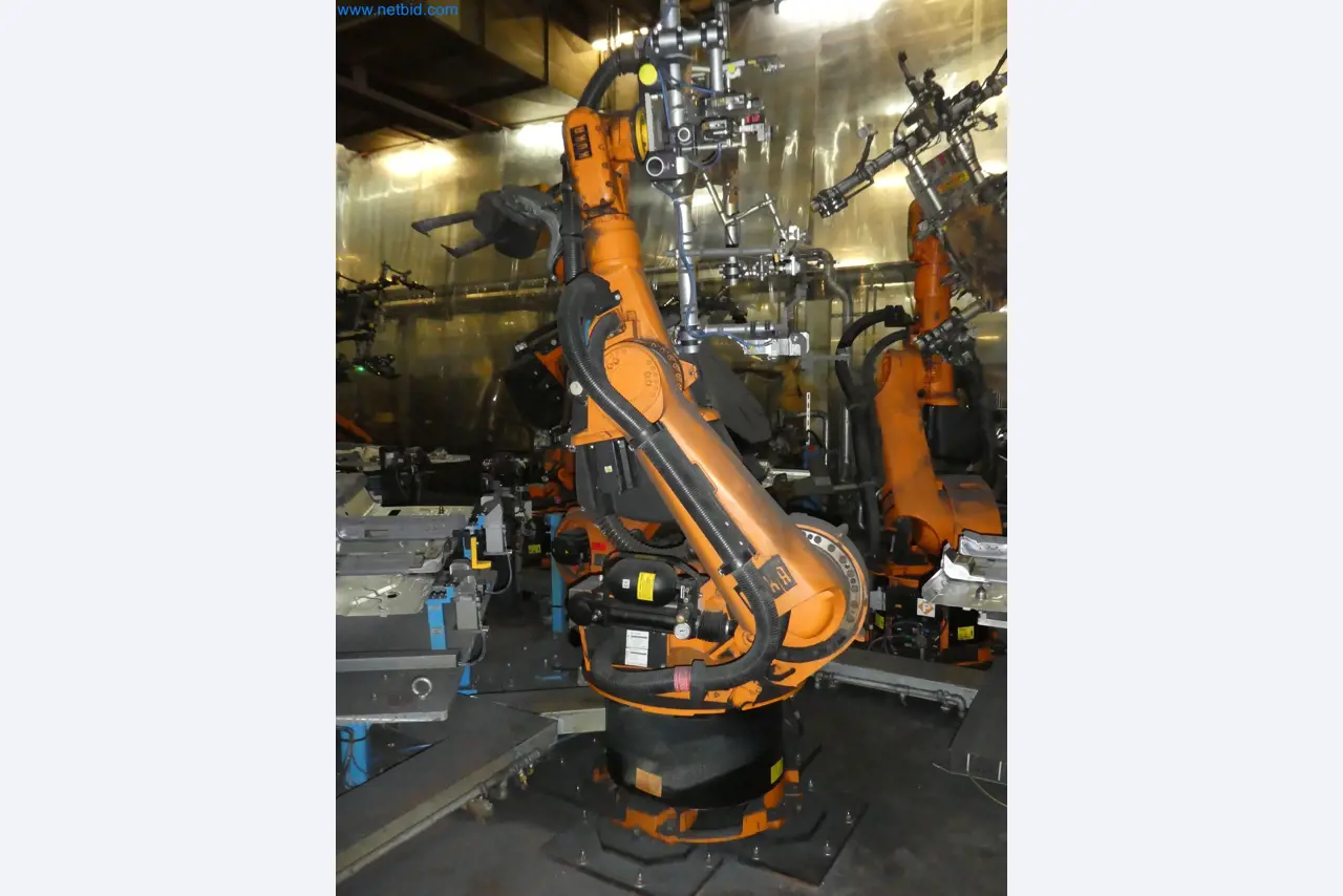 Robots, welding equipment and assembly accessories from the automotive industry-53