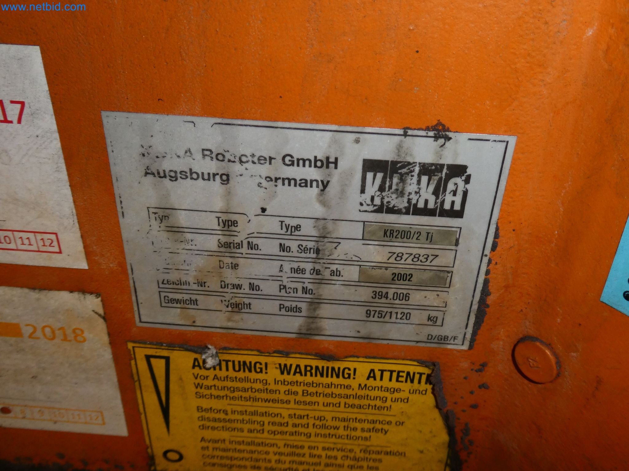 Robots, welding equipment and assembly accessories from the automotive industry-57