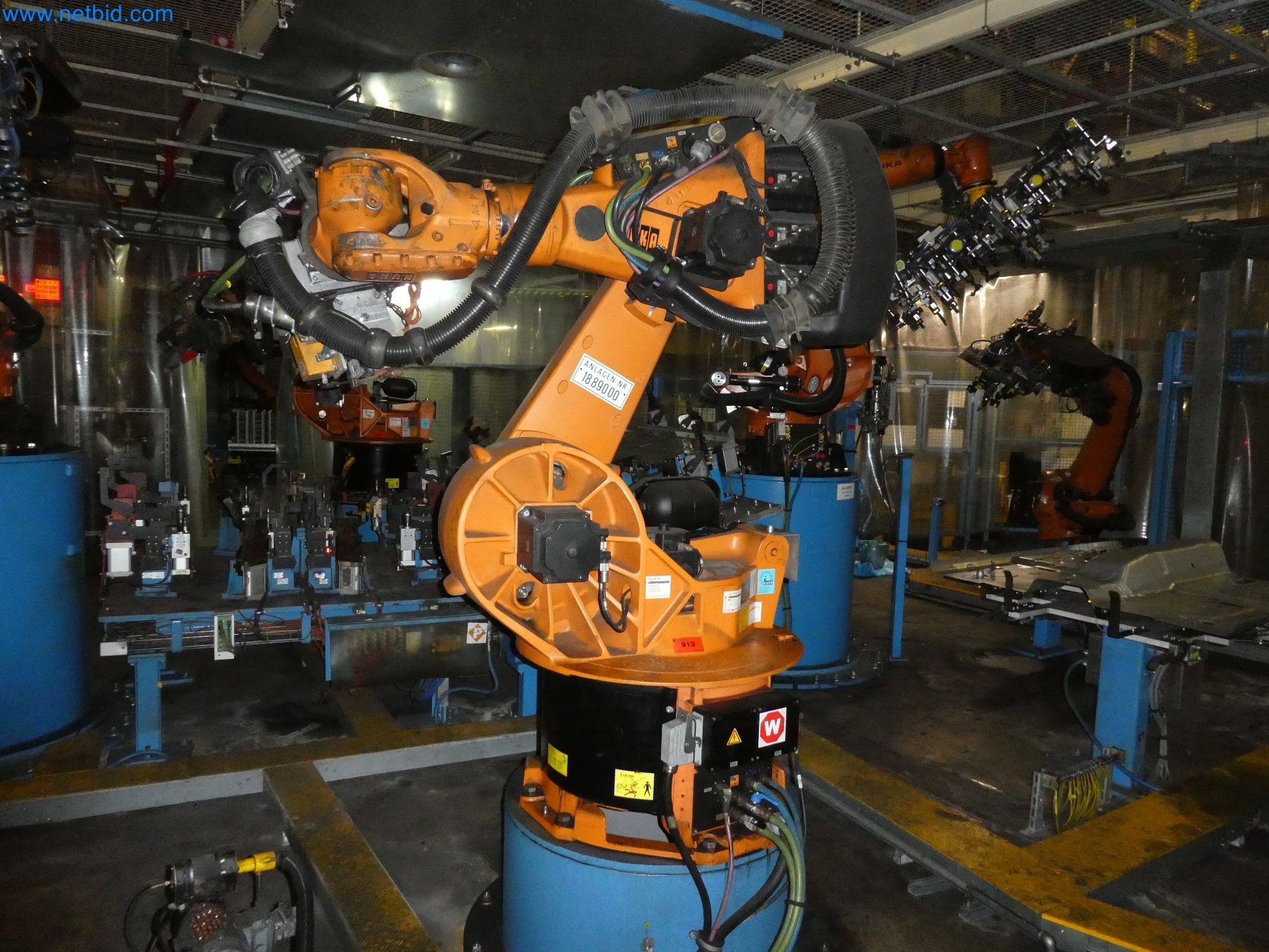 Robots, welding equipment and assembly accessories from the automotive industry-5
