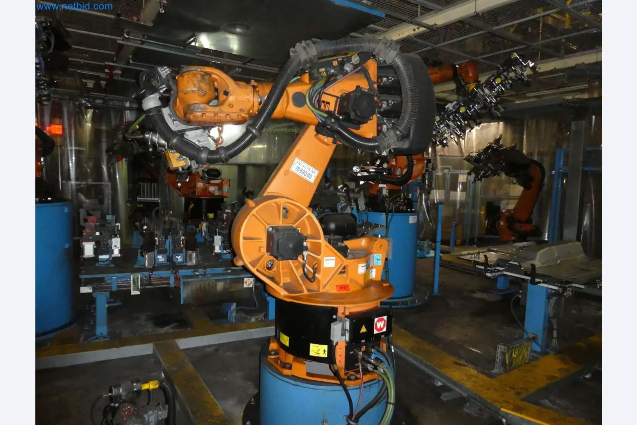 Robots, welding equipment and assembly accessories from the automotive industry-5