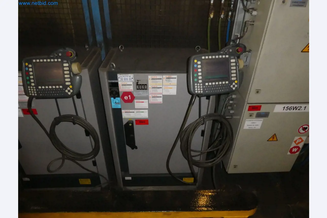 Robots, welding equipment and assembly accessories from the automotive industry-60