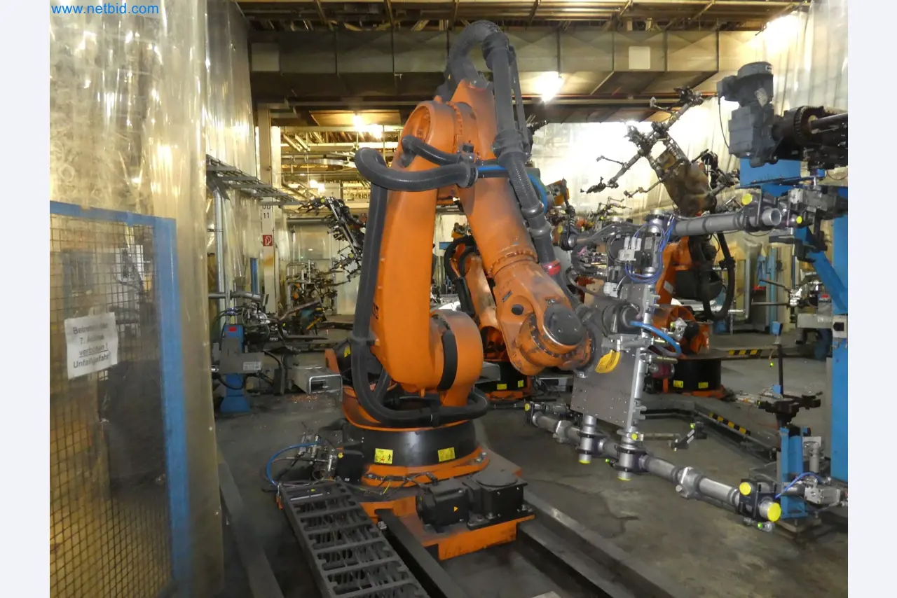 Robots, welding equipment and assembly accessories from the automotive industry-62