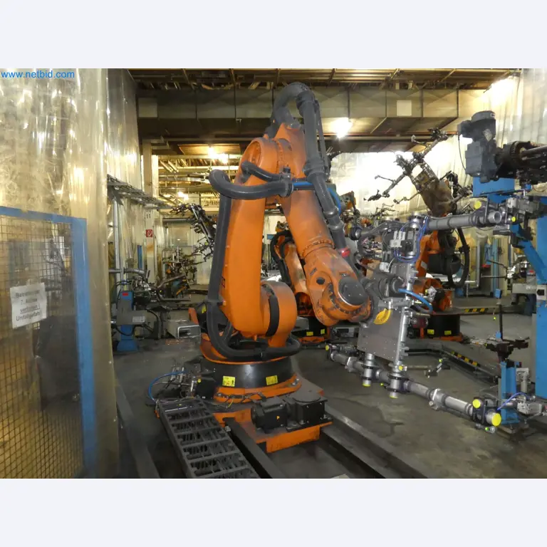 Robots, welding equipment and assembly accessories from the automotive industry-62