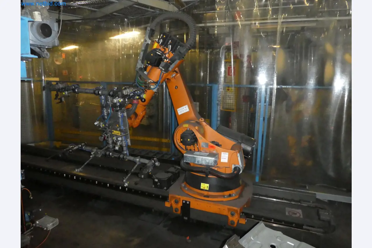 Robots, welding equipment and assembly accessories from the automotive industry-63