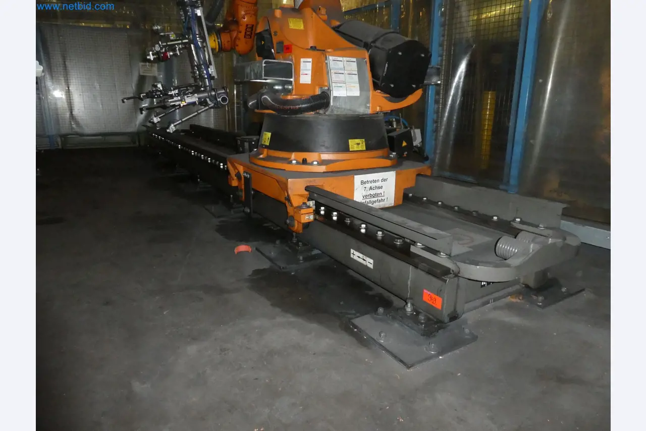 Robots, welding equipment and assembly accessories from the automotive industry-64