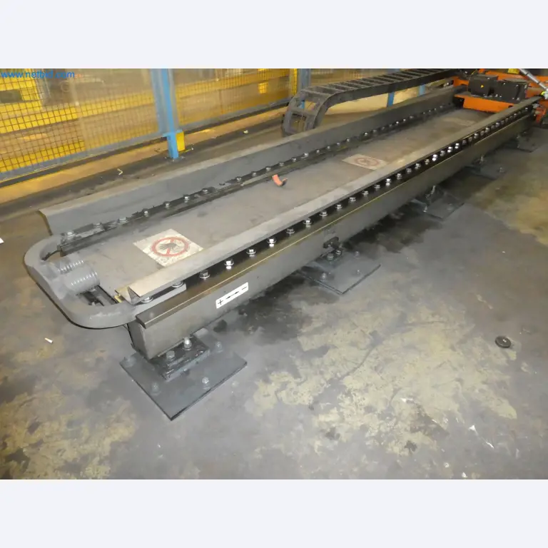 Robots, welding equipment and assembly accessories from the automotive industry-66