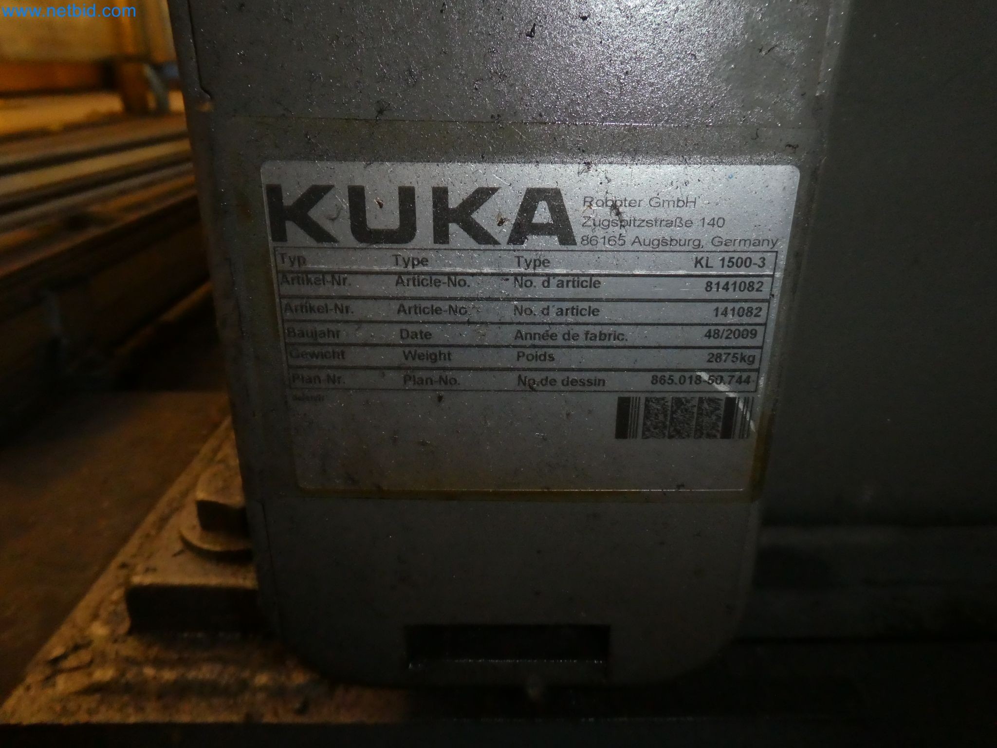 Robots, welding equipment and assembly accessories from the automotive industry-67