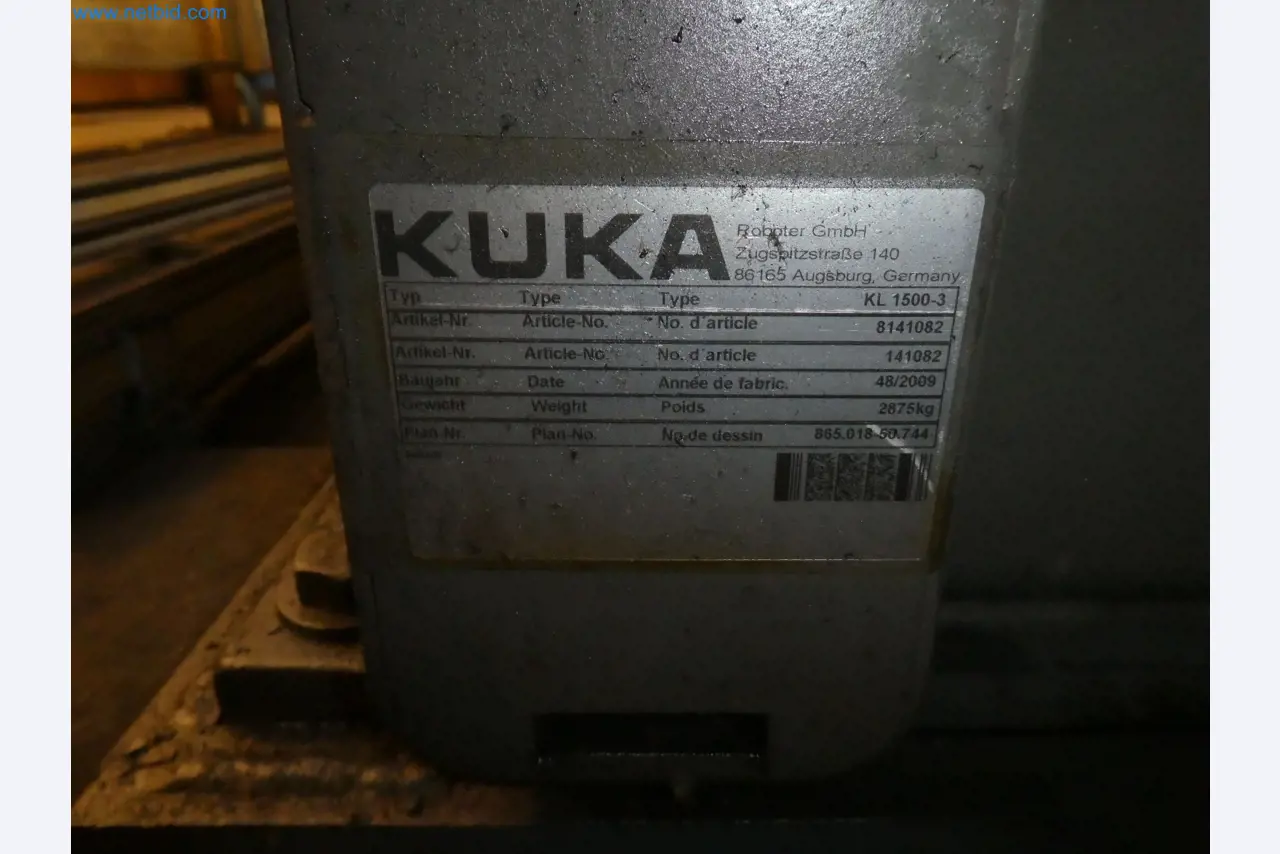 Robots, welding equipment and assembly accessories from the automotive industry-67