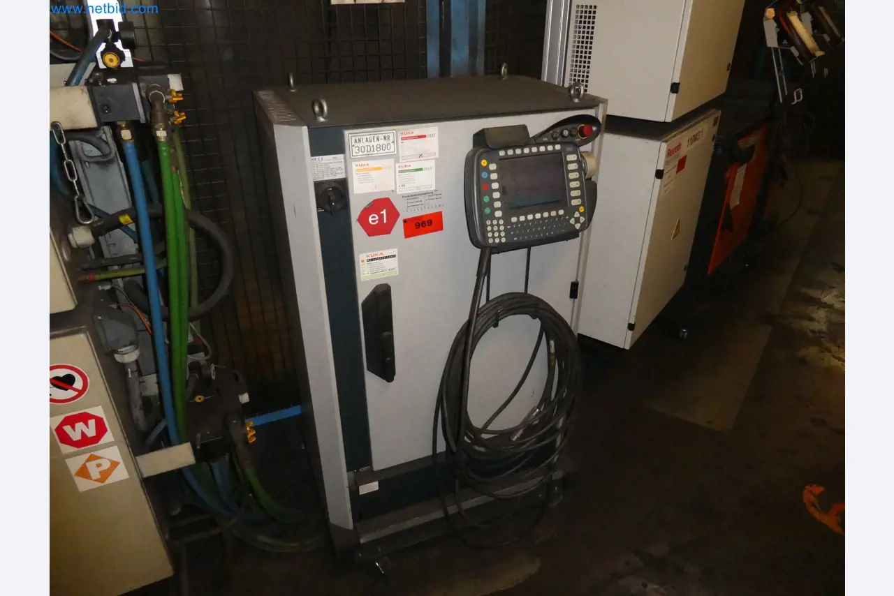 Robots, welding equipment and assembly accessories from the automotive industry-68