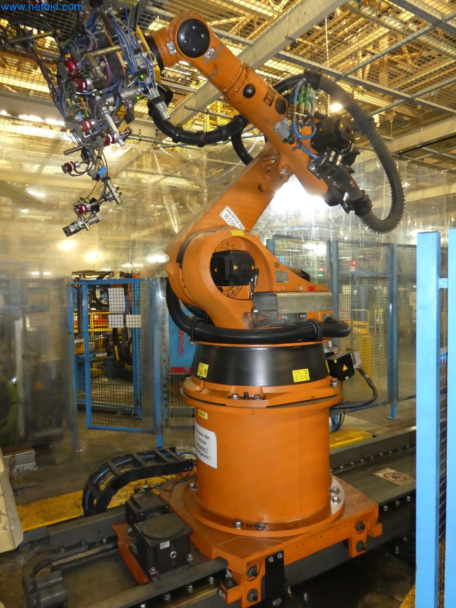 Robots, welding equipment and assembly accessories from the automotive industry-6