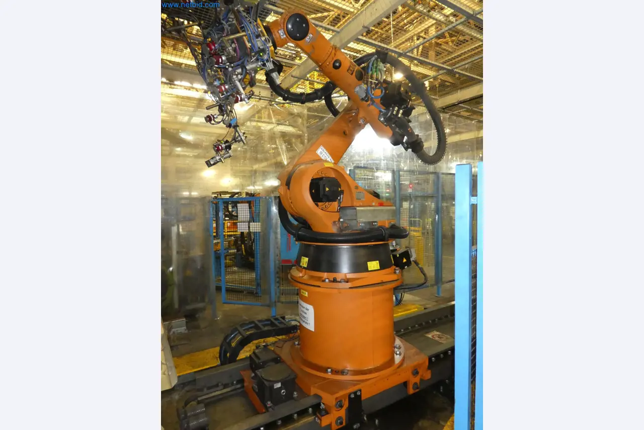 Robots, welding equipment and assembly accessories from the automotive industry-6