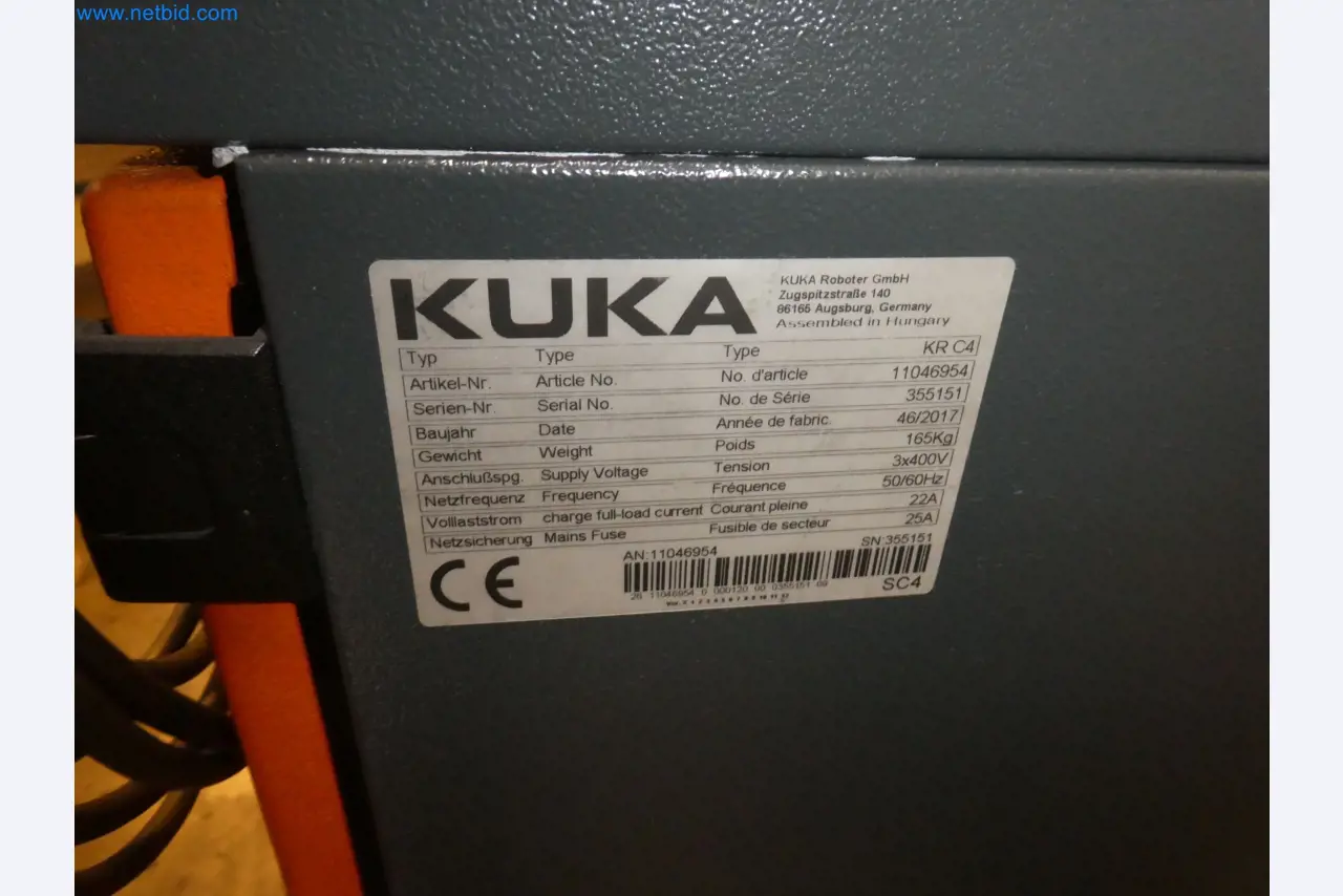 Robots, welding equipment and assembly accessories from the automotive industry-70