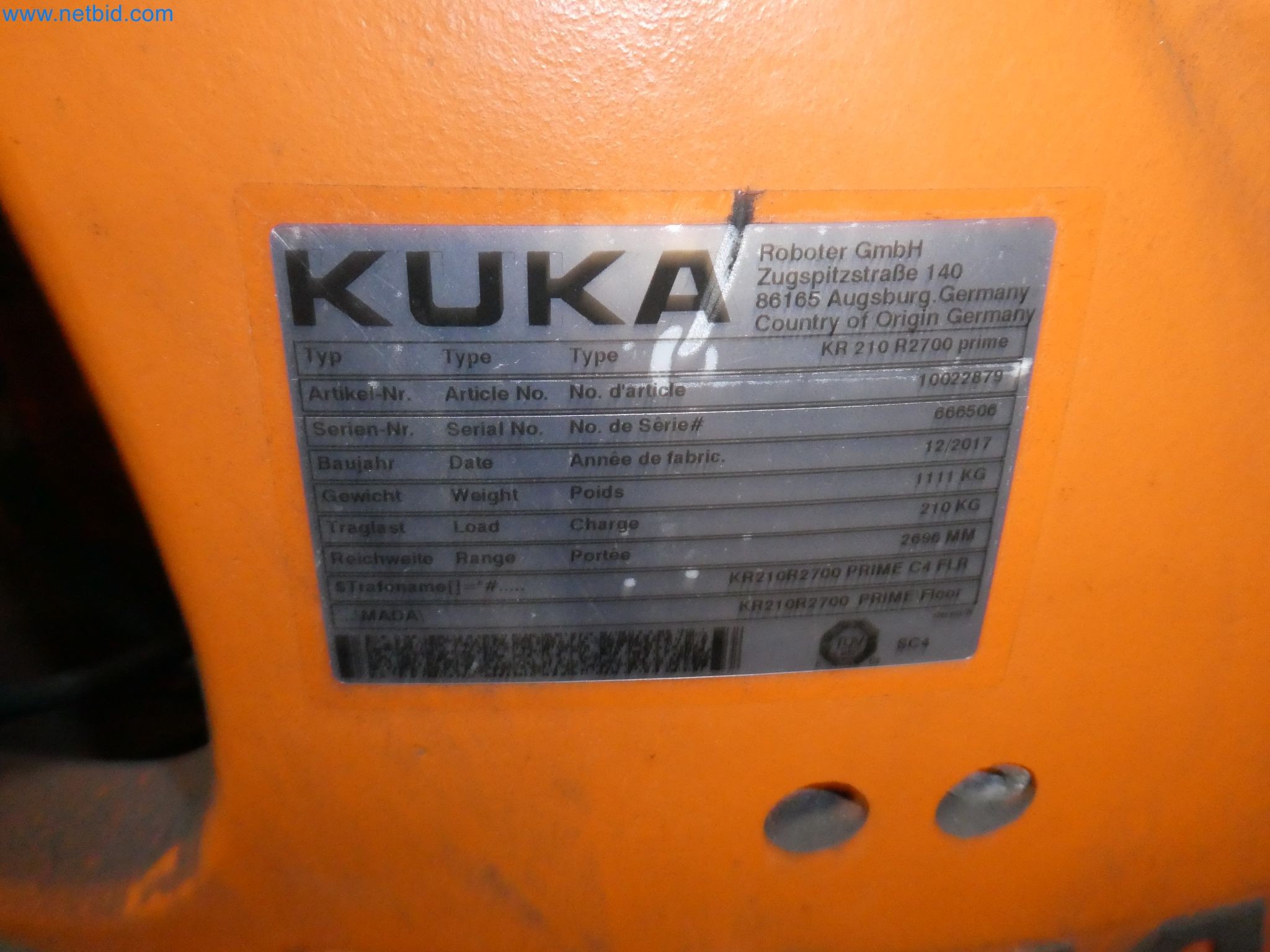 Robots, welding equipment and assembly accessories from the automotive industry-71