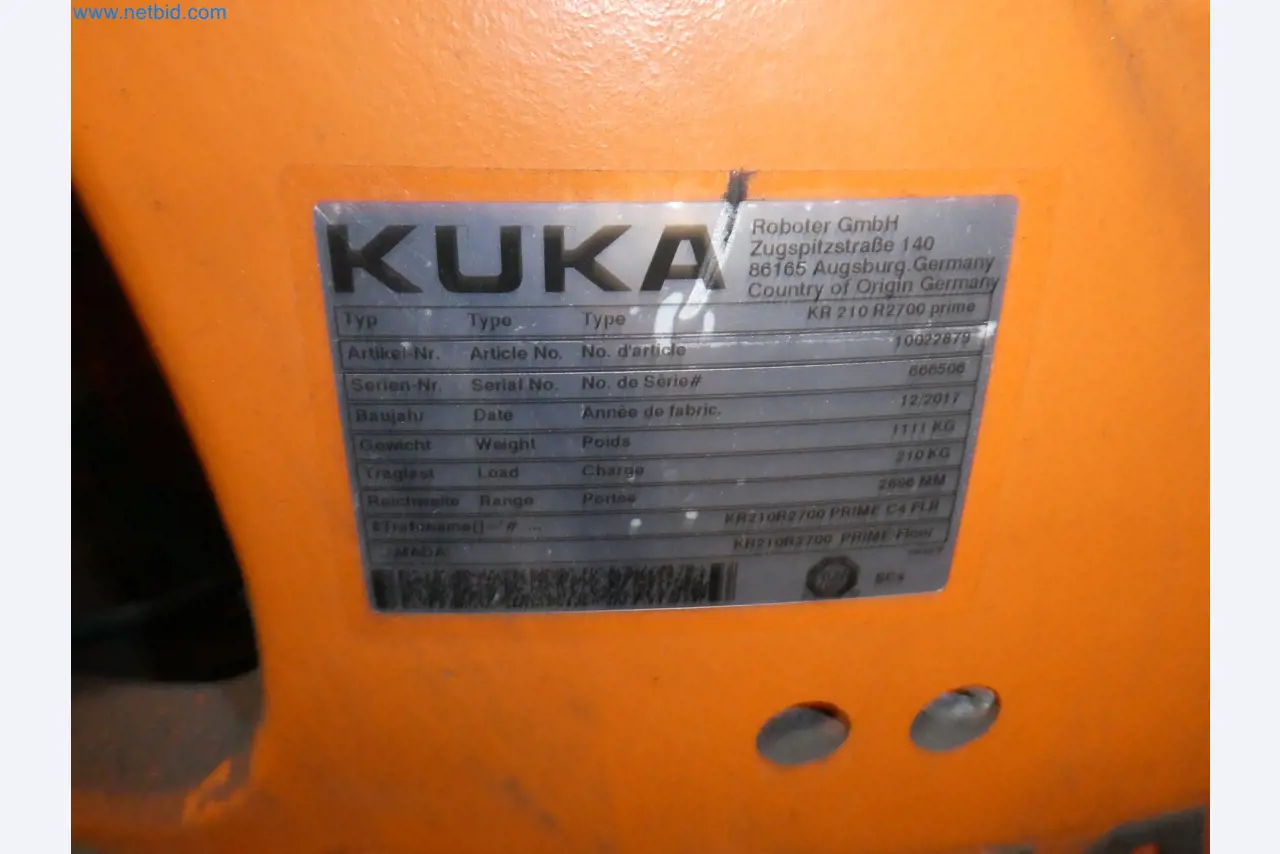 Robots, welding equipment and assembly accessories from the automotive industry-71